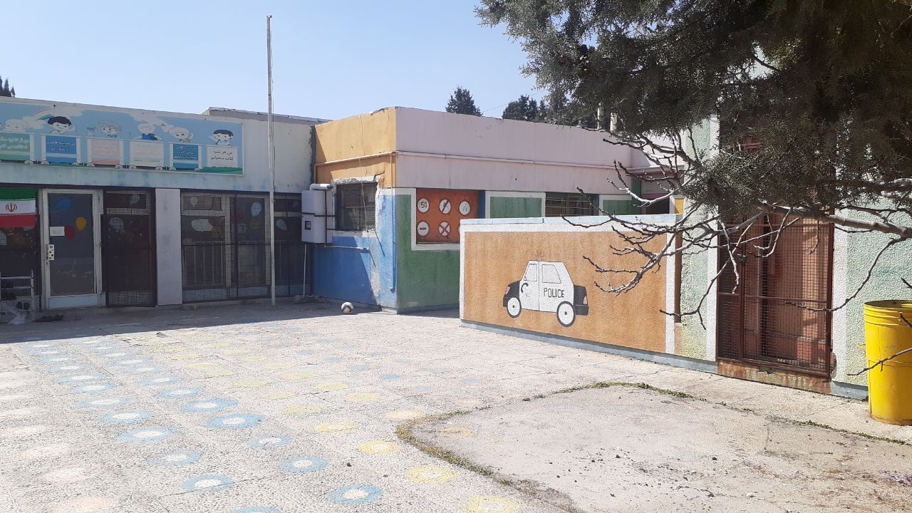 حیاط مجموعه